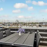 2 Bedroom Lovely In * Hemmet
