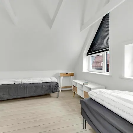 2 Bedroom Lovely In Apartament Hemmet